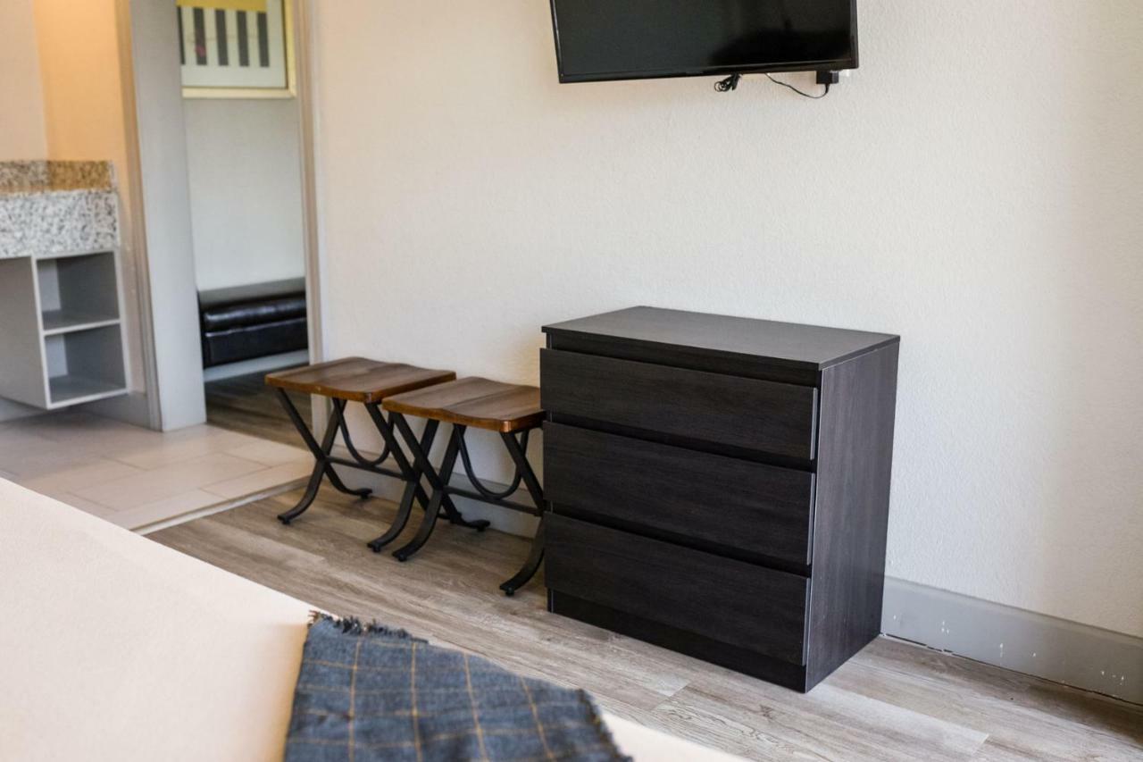 Merit Inn And Suites Бомонт Экстерьер фото