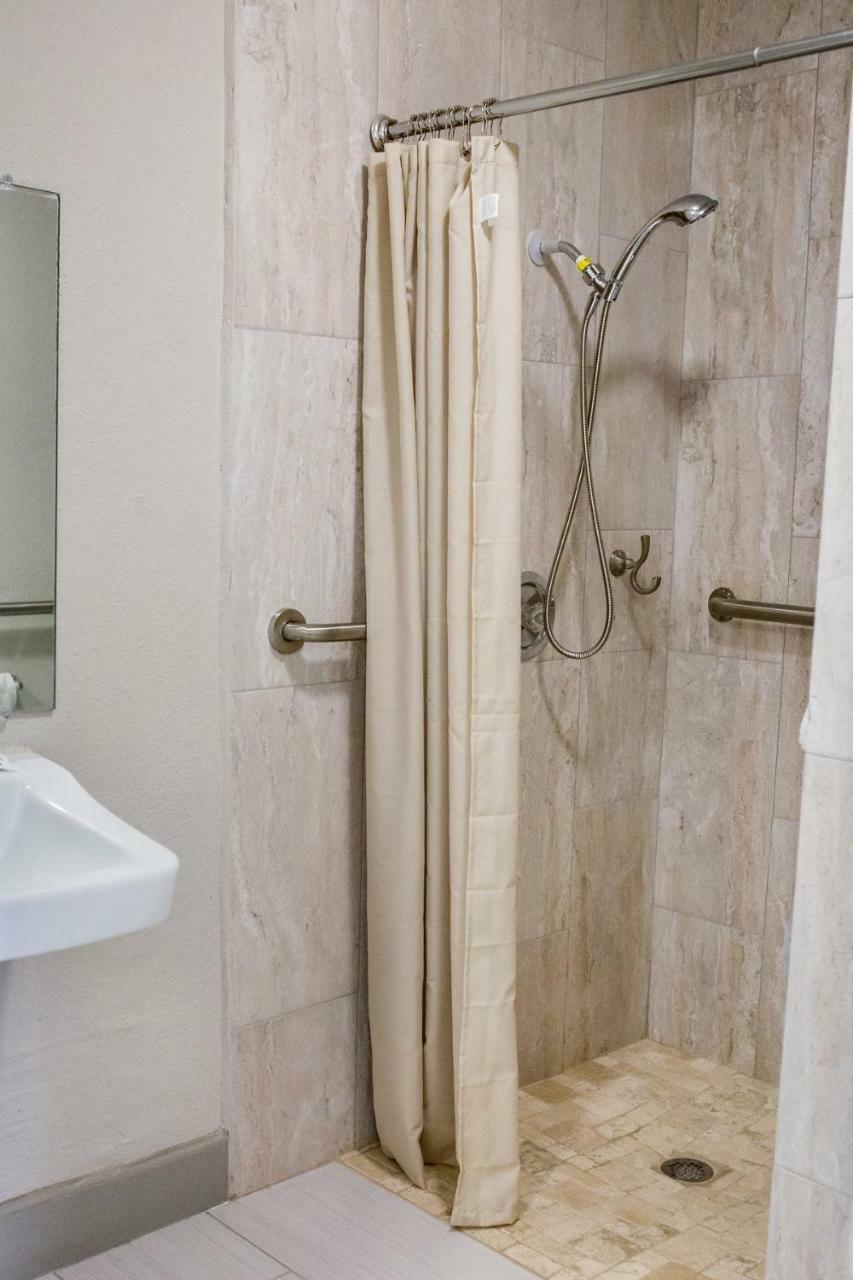 Merit Inn And Suites Бомонт Экстерьер фото