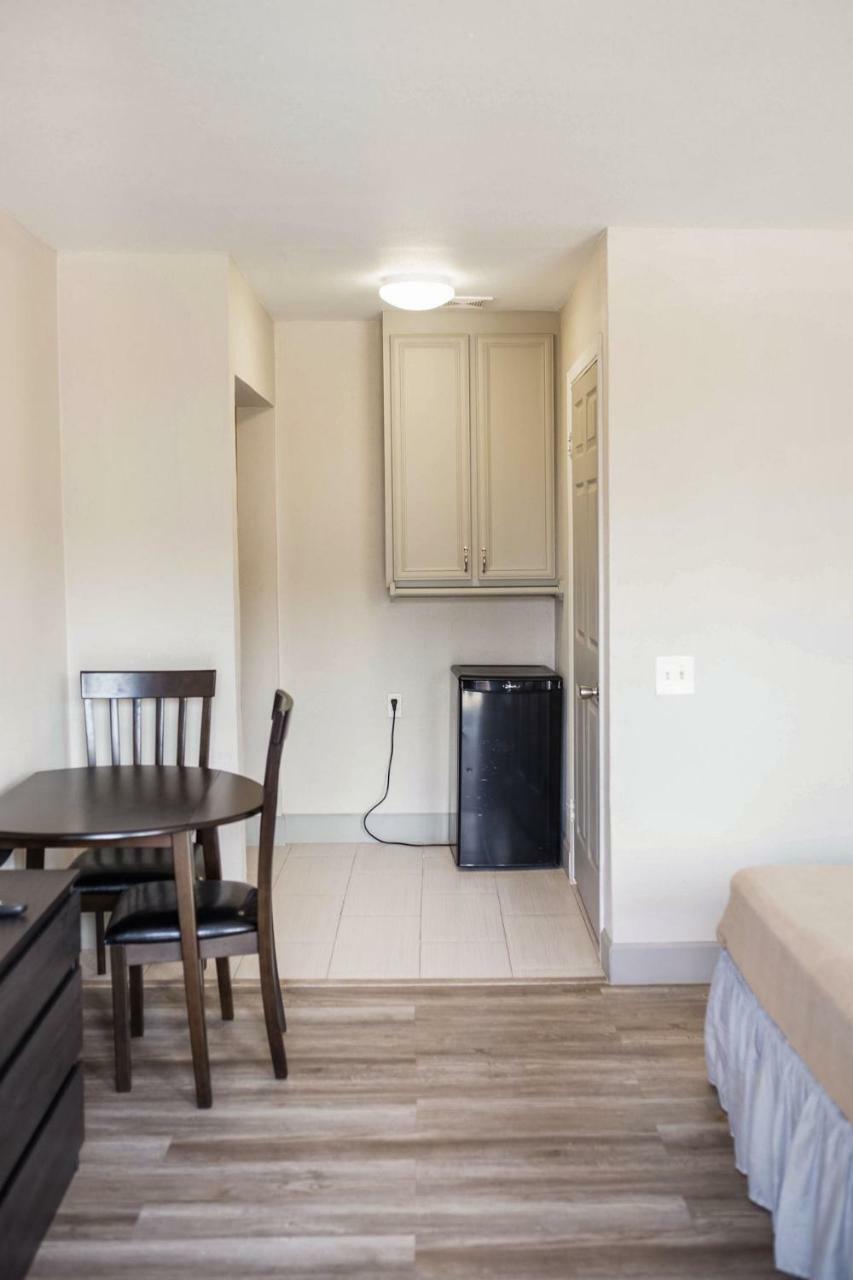 Merit Inn And Suites Бомонт Экстерьер фото